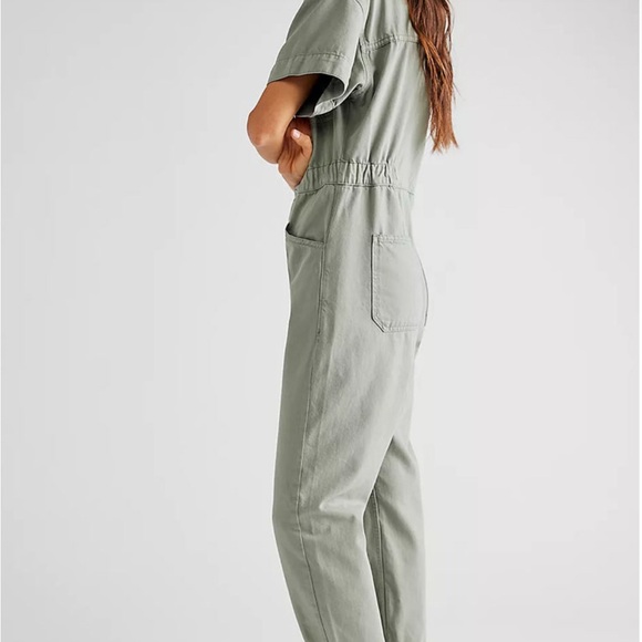 Free People Marci Jumpsuit in Washed Army Medium NWOT - Picture 2 of 4